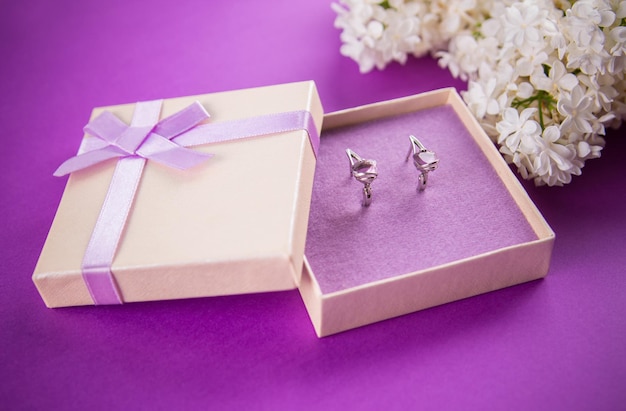 Pendientes de plata con amatista en caja de regalo con lila