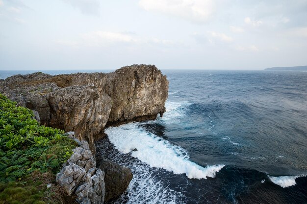 penhasco acima do mar