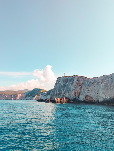 Penhasco alto da paisagem da ilha de Lefkada