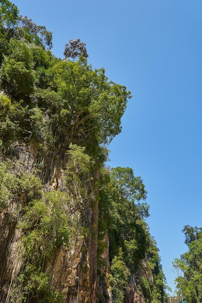 Penhasco e montanhas