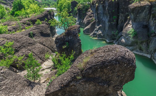 Penhascos do rio Venetikos, na Grécia