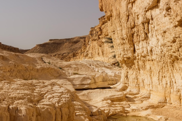 Penhascos no deserto da Judéia em Israel