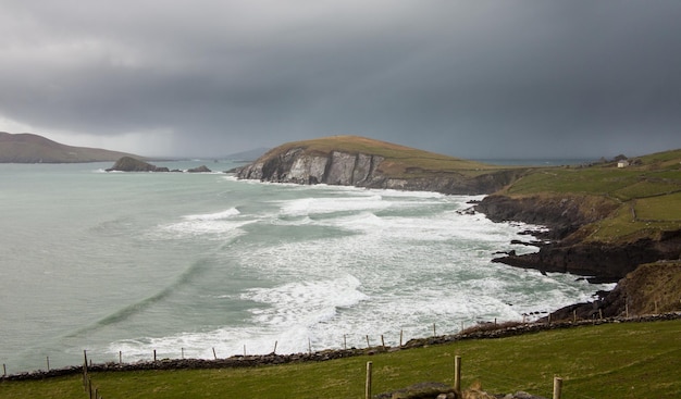 Península de Dingle Irlanda en un día nublado