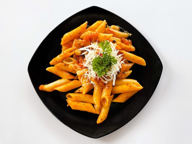 Penne arrabbiata con pasta de tomate picante