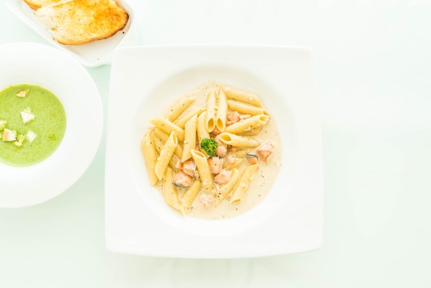 Penne Carbonara Nudeln mit Lachs