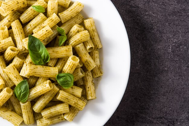 Penne Pasta mit Pesto-Sauce