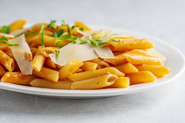 Penne Pasta mit Tomatensauce