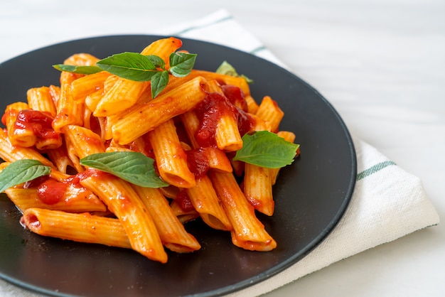 Penne pasta en salsa de tomate