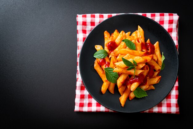 Penne pasta en salsa de tomate