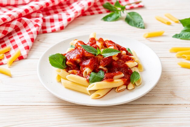 Penne pasta en salsa de tomate