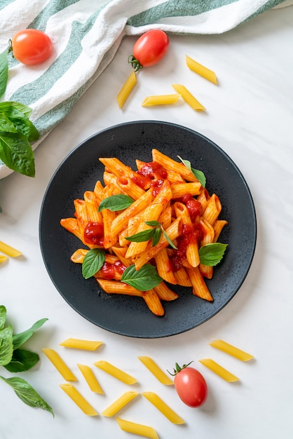 Penne pasta en salsa de tomate