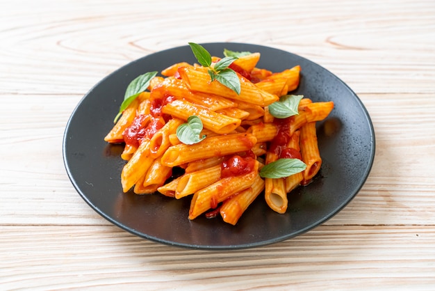 Penne pasta en salsa de tomate