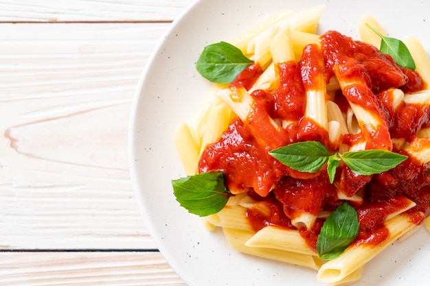 Penne pasta en salsa de tomate