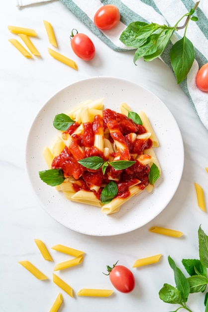 Penne pasta en salsa de tomate