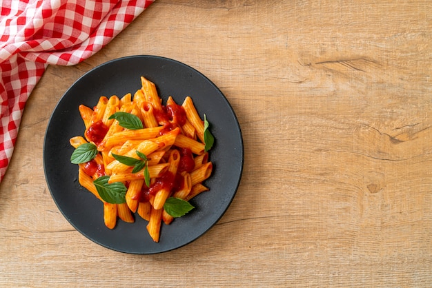 Penne pasta en salsa de tomate