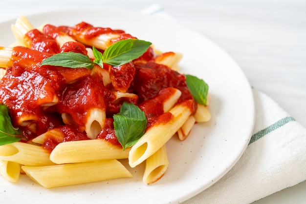 Penne pasta en salsa de tomate