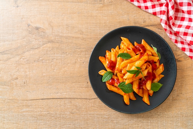 Penne pasta en salsa de tomate