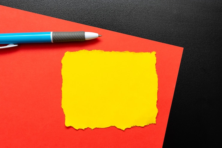 Foto pensar nuevas ideas brillantes, renovar la inspiración de la creatividad, oportunidad fresca, ambiente de trabajo, planes de lluvia de ideas, concepto de nota de escritura, colecciones de oficina bolígrafo de cuaderno
