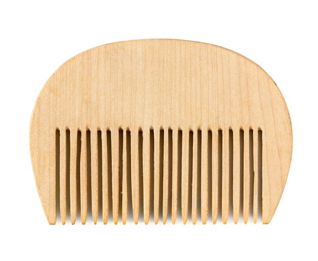Pente de madeira feito à mão. Escova de cabelo feita de madeira de bordo