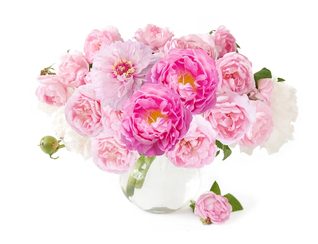 peônia e rosas em um vaso