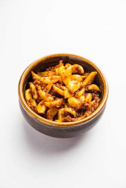 El pepinillo de ajo o Veluthulli Achar elaborado con lahsun es uno de los acompañamientos más deseados y fáciles de preparar de la India.