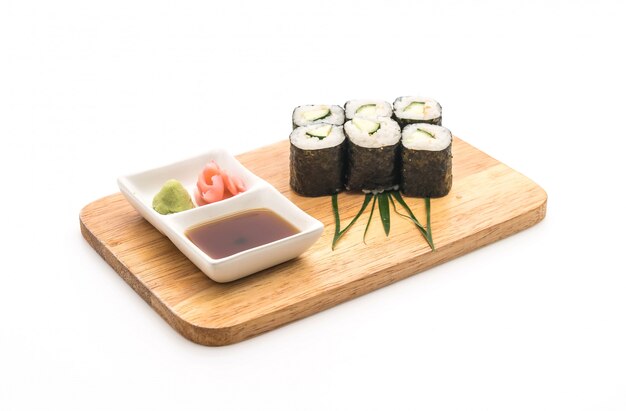 Pepino maki sushi - estilo de comida japonesa