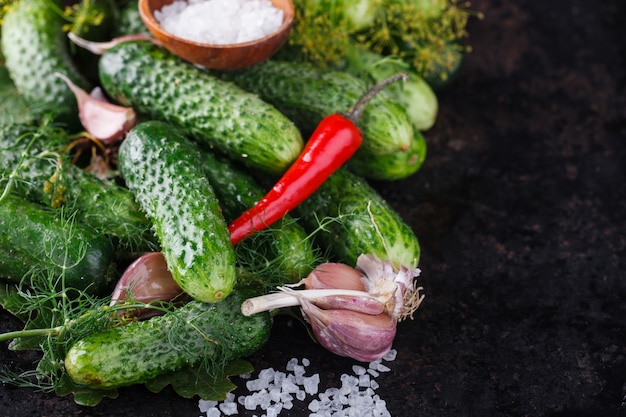 Pepinos salados, en escabeche.