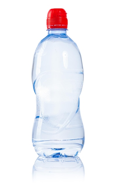 Una pequeña botella de agua