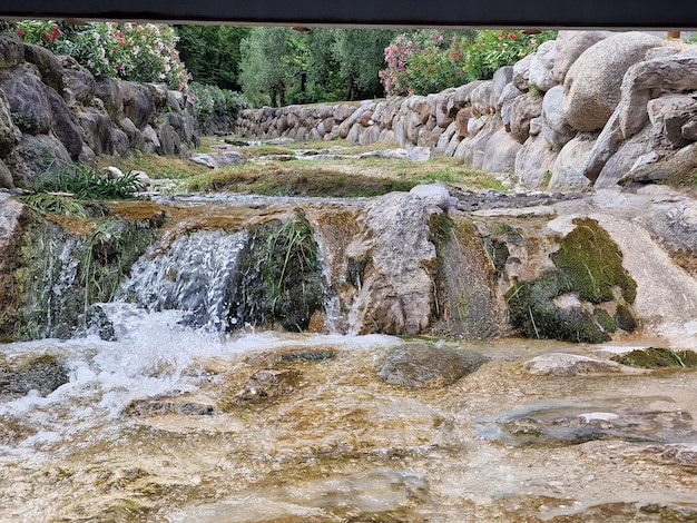 pequena cachoeira