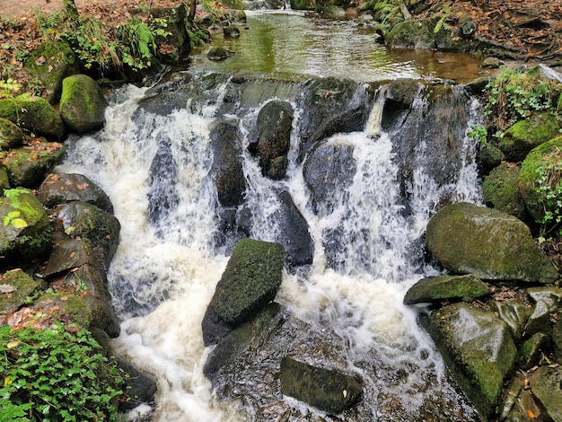 pequena cachoeira