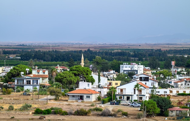 pequena cidade cipriota ao sol 1