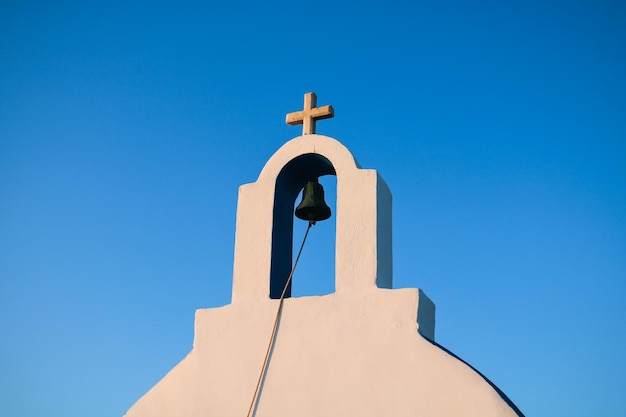 Foto pequeña iglesia blanca en cyclades