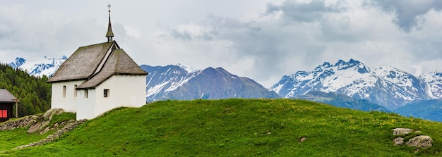 Pequena igreja nos Alpes Bettmeralp Suíça