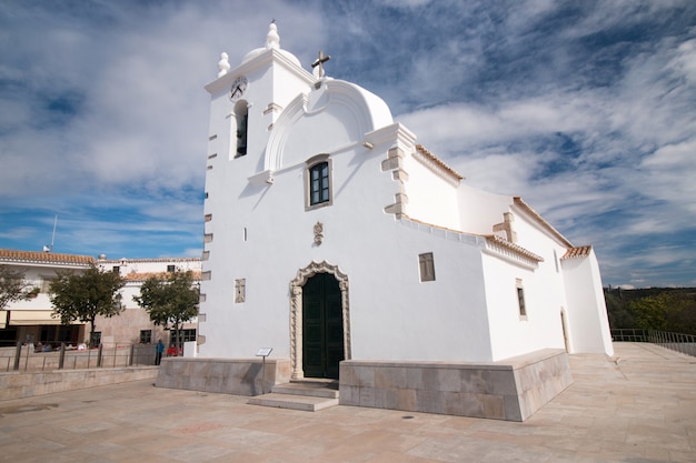 Pequena igreja torre de portugal