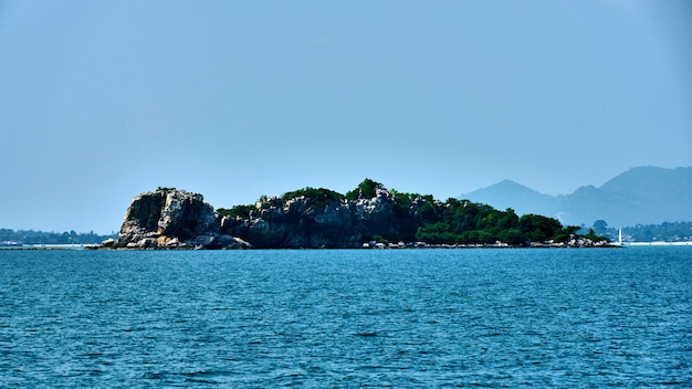 Pequeña isla cerca de Koh Samui en Tailandia