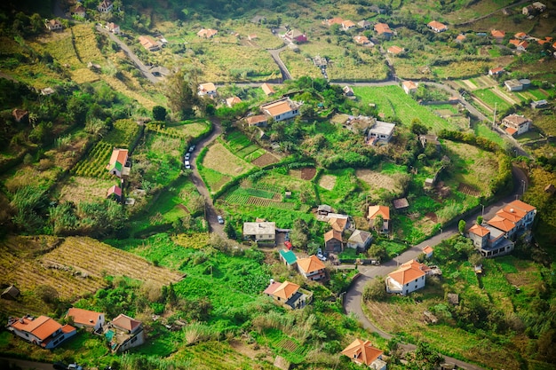 Pequeñas casas en el pueblo del mar