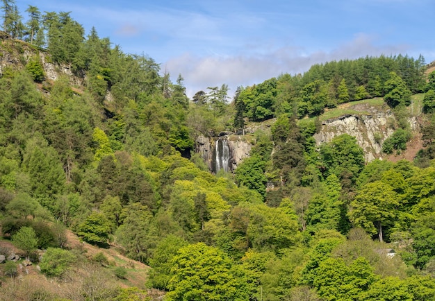 Pequeñas cascadas a la cabeza de Pistyll Rhaeadr