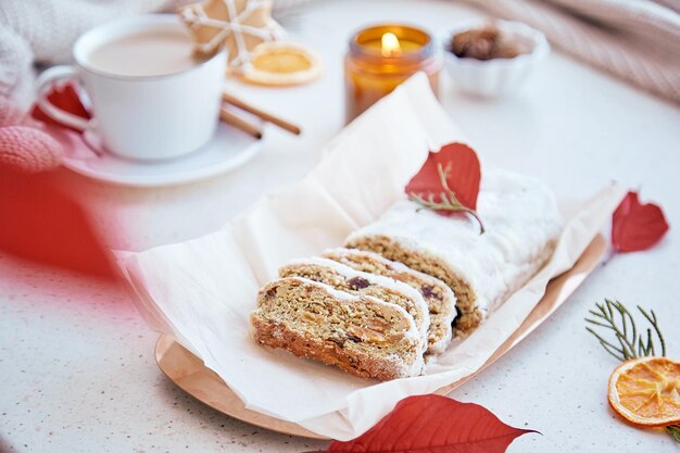 Pequeno-almoço de Natal tradicional estético bolo de café alemão biscoitos de café Feliz feriado