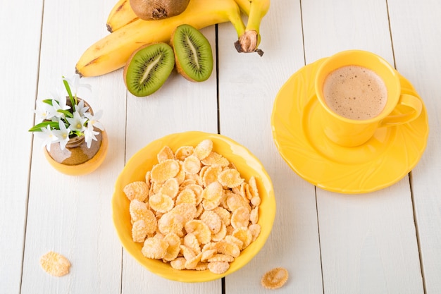 Pequeno-almoço saudável com flocos de cereais