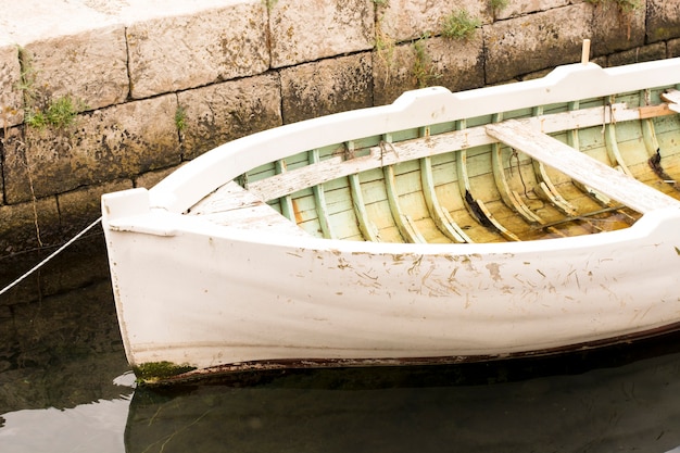 Foto pequeno barco a remo