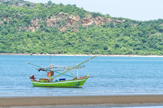 Pequeno barco de pesca