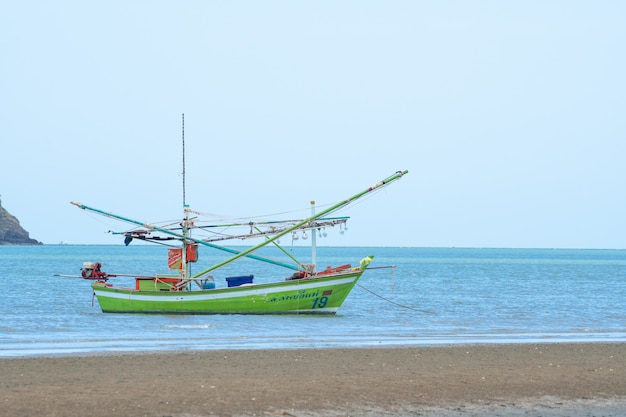 Pequeno barco de pesca