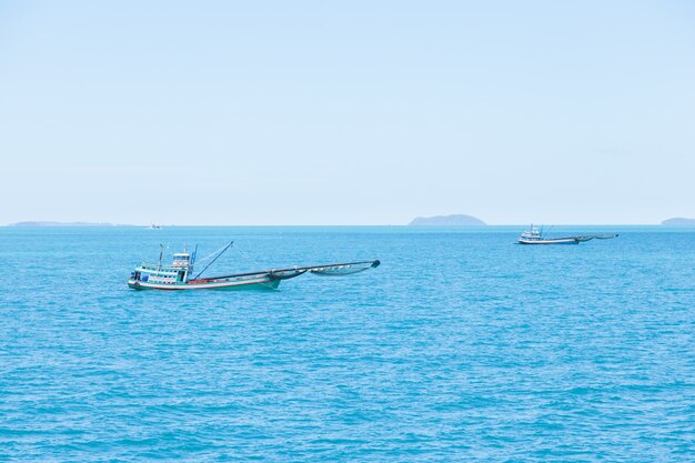 Pequeño bote de pesca