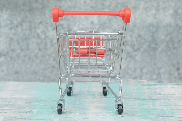 Foto pequeño carrito de compras