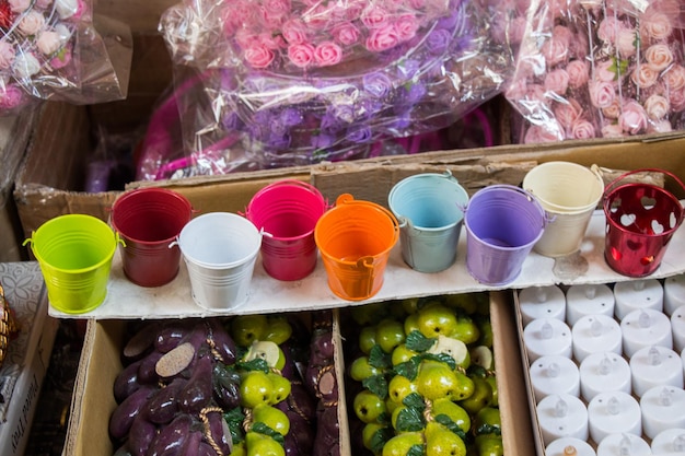 Un pequeño conjunto de cubos de varios colores