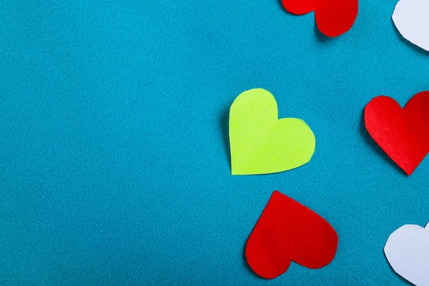 Pequeño corazón y rosa roja con marco de espacio de copia Concepto de día de San Valentín