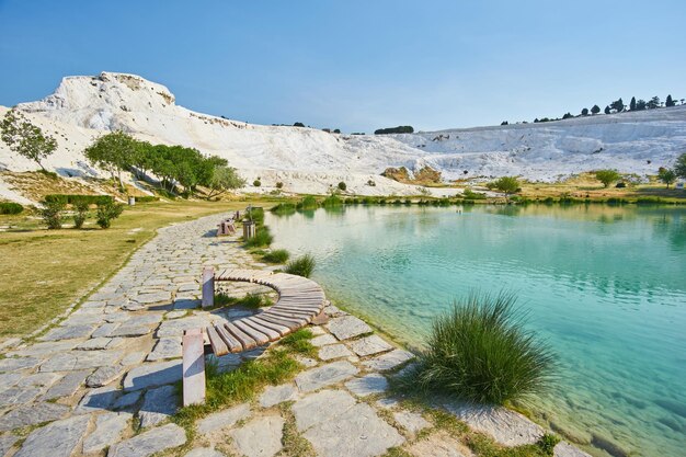 El pequeño lago en Pamukkale