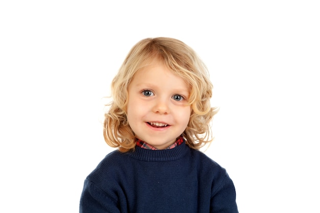 Pequeño niño rubio con cuatro años