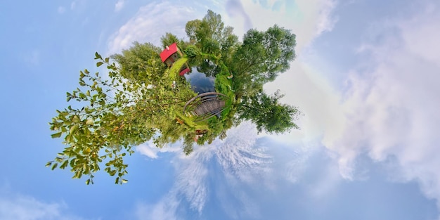 Pequeno planeta com jardim e casa