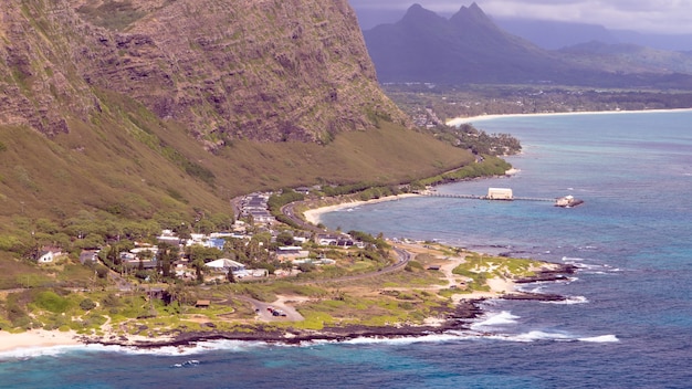 Pequeño pueblo de la costa hawaiana